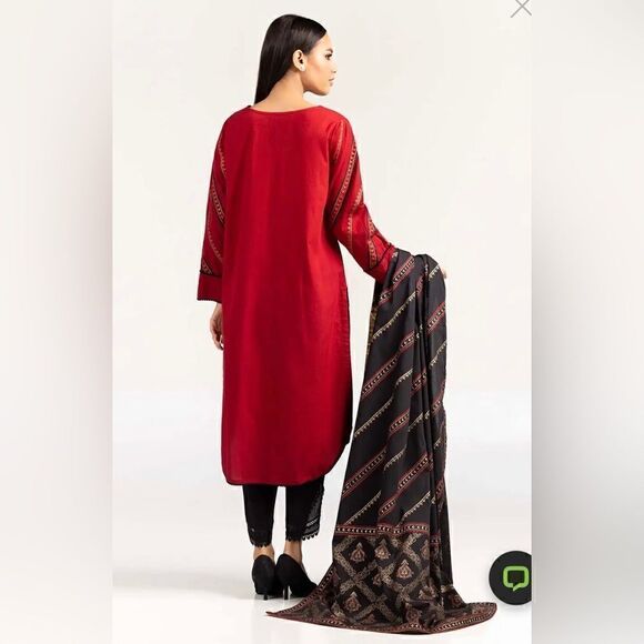 GulAhmed Ideas Pret 
Printed Cambric Shirt With Lawn Dupatta 2PC - Picture 5 of 6